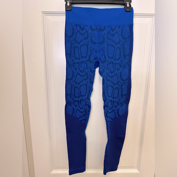 Blue snake print fitness set - Picture 7 of 8